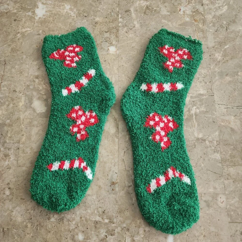 Women's Colorful Christmas Fluffy Socks (2pk) (NWOT)